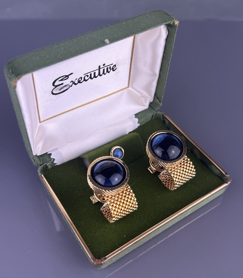 Blue Cabochon Wrap Around Cufflinks Tie Pin Gold Tone Carved Round NOS Vintage
